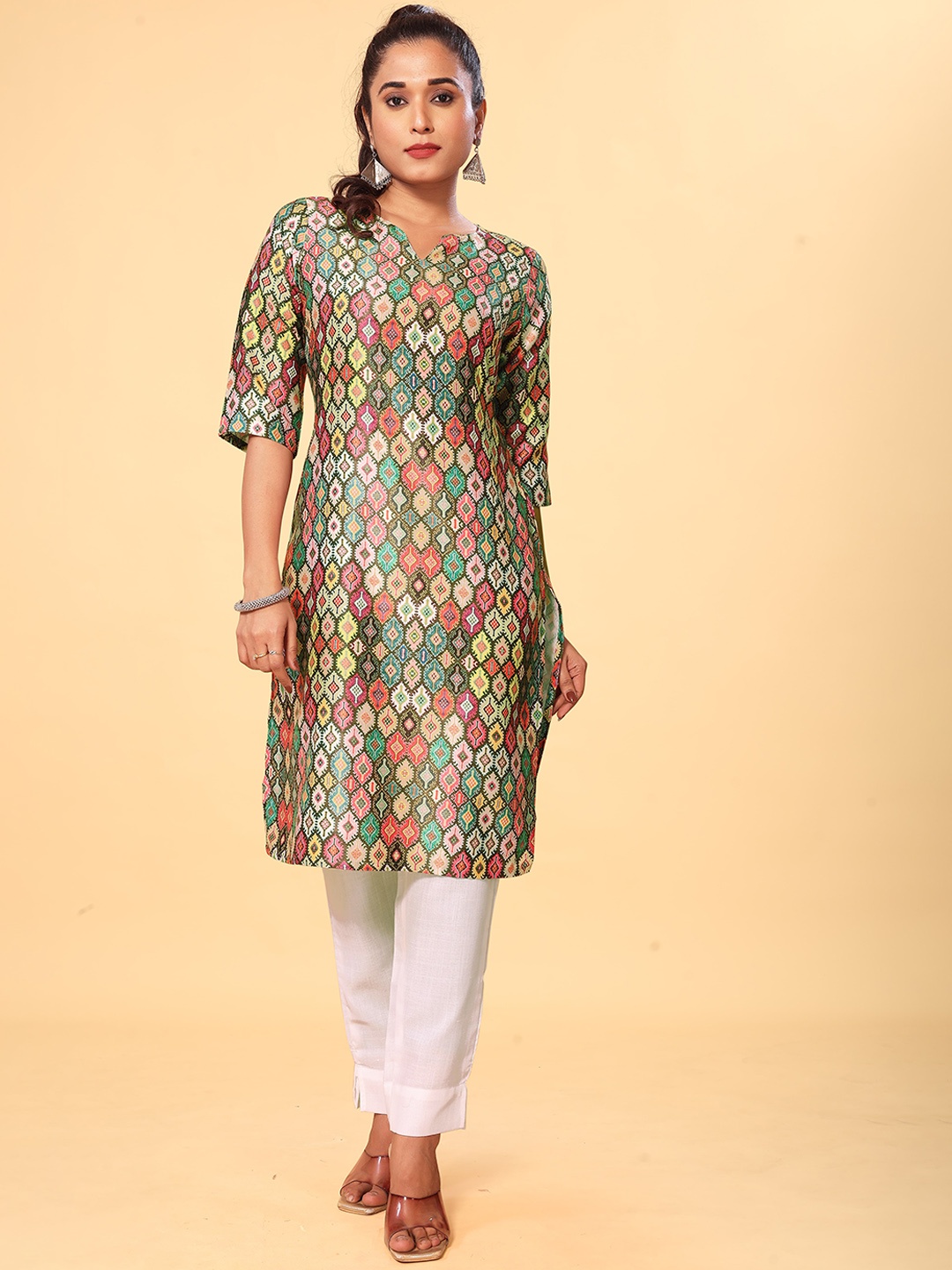 

ODD BY chansi TRENDZ Ethnic Motifs Printed Notch Neck Regular Kurta with Trousers, Green