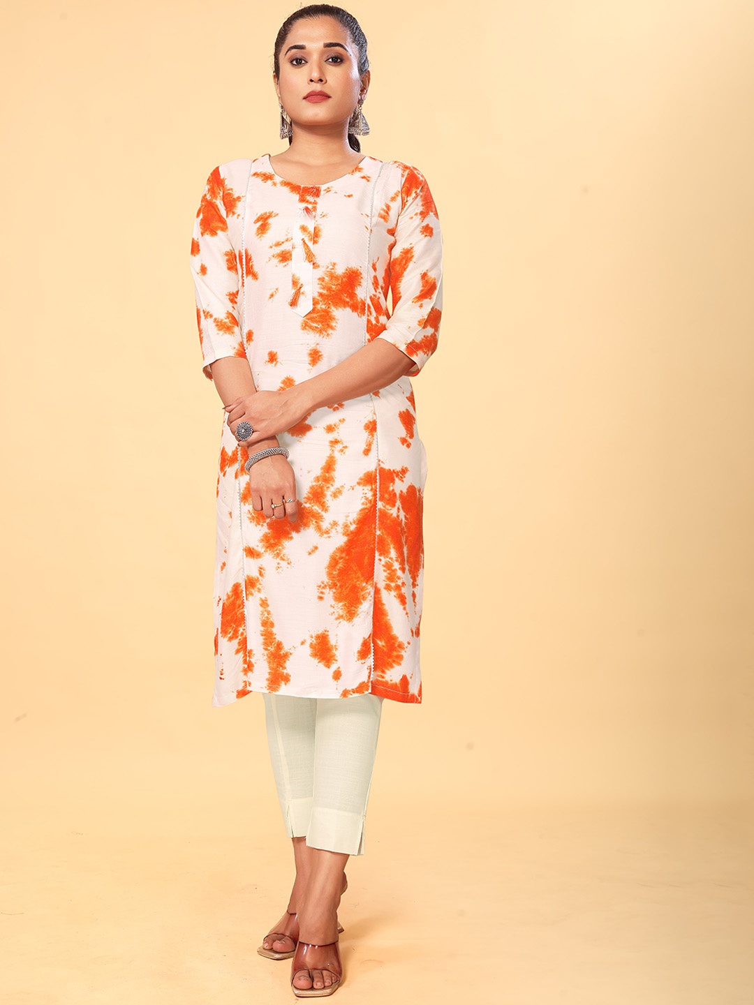 

ODD BY chansi TRENDZ Dyed Straight Kurta with Trousers, Orange