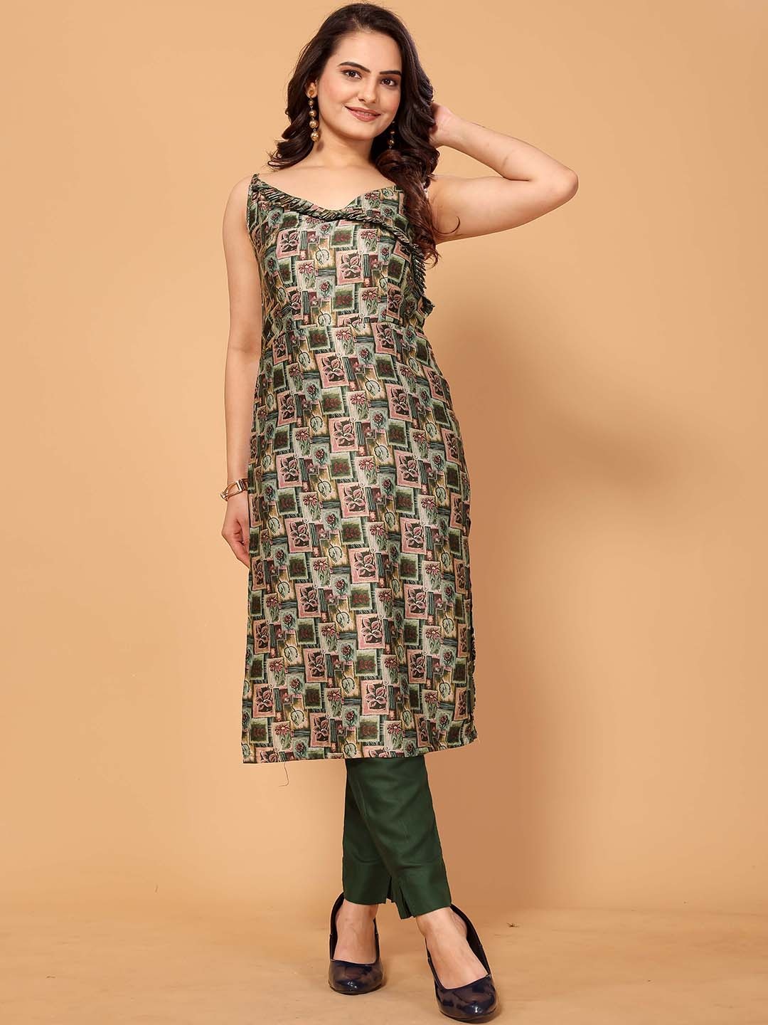 

ODD BY chansi TRENDZ Floral Printed Regular Kurta With Trousers, Green