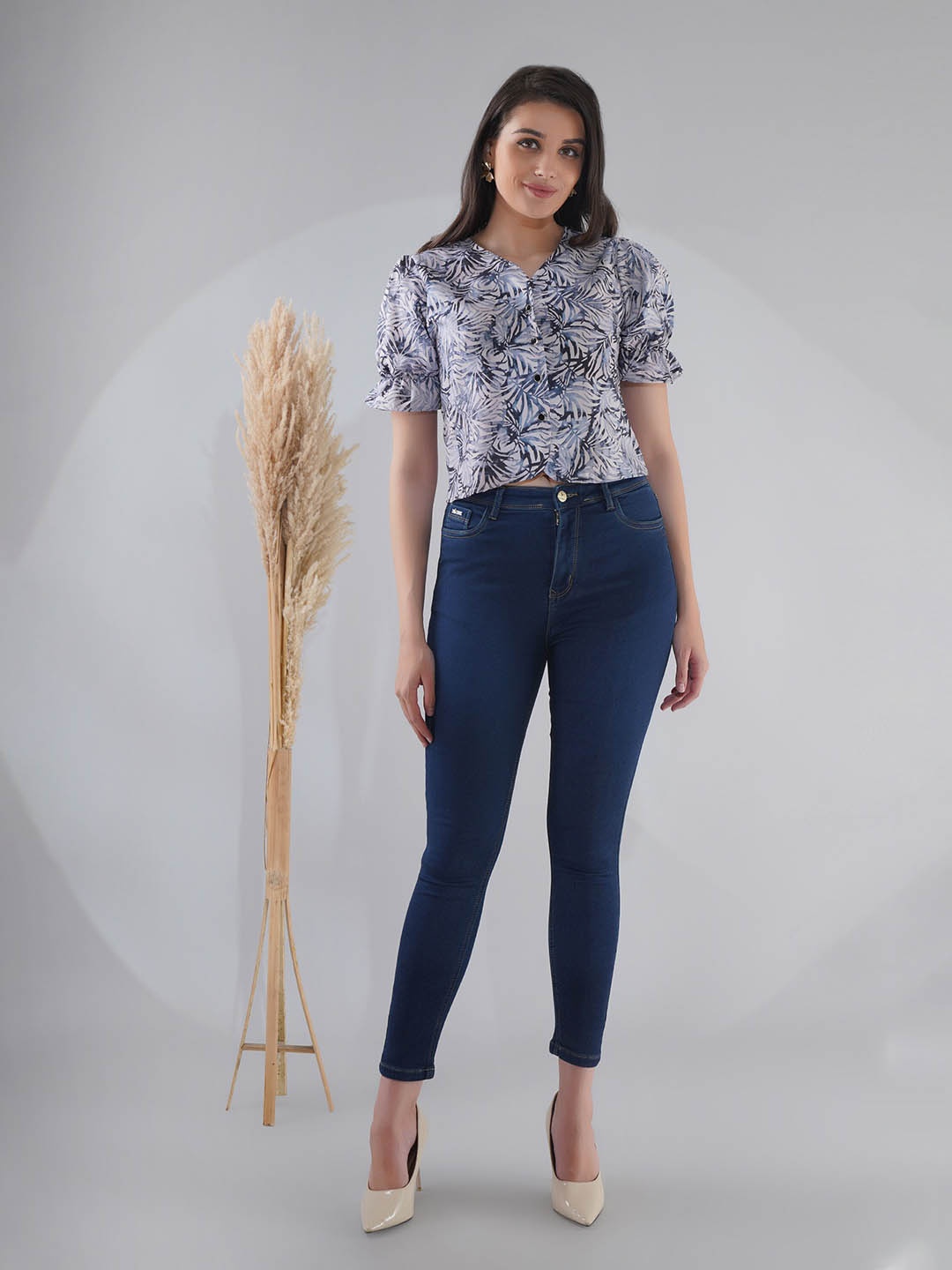 

LVOVA Floral Printed V-Neck Puff Sleeves Crop Top, Blue