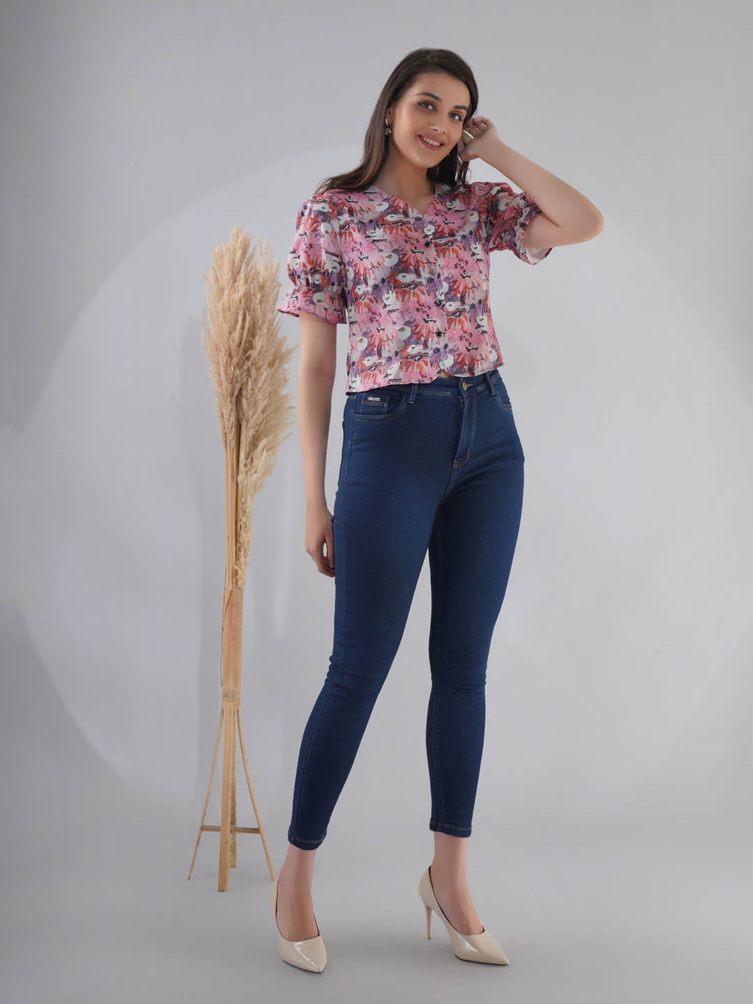 

LVOVA Floral Printed V-Neck Puff Sleeves Crop Top, Pink
