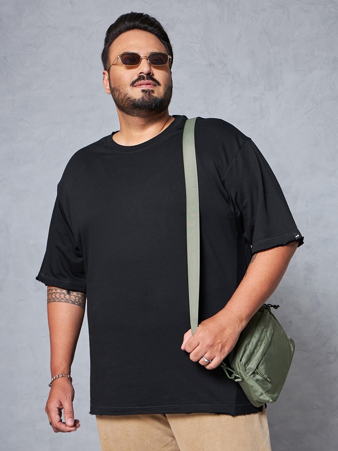 

Bewakoof Plus Drop-Shoulder Sleeves Round Neck Oversized T-shirt, Black