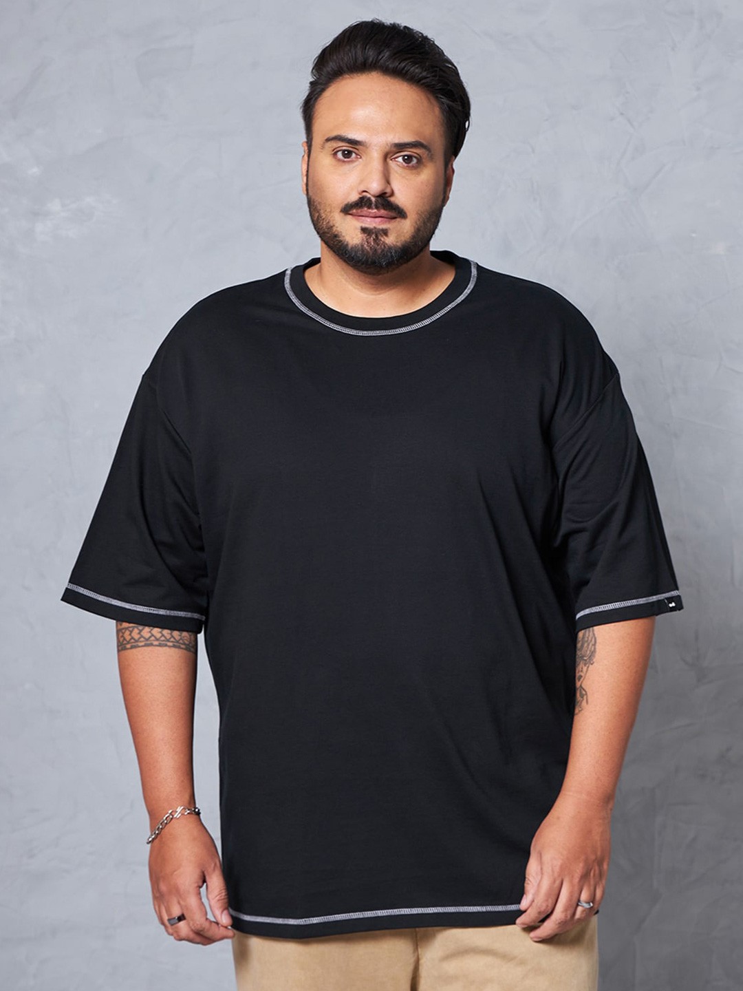 

Bewakoof Plus Men Drop-Shoulder Sleeves Round Neck Oversized Cotton T-shirt, Black