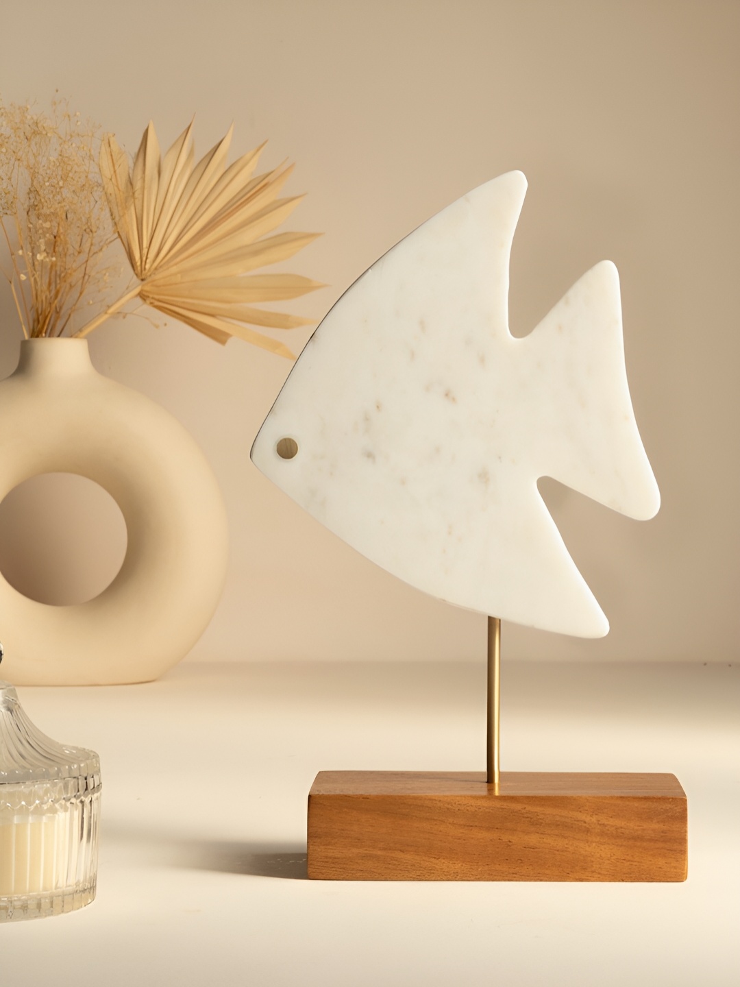 

Marbleous Marble Fish Sculpture Showpieces, White