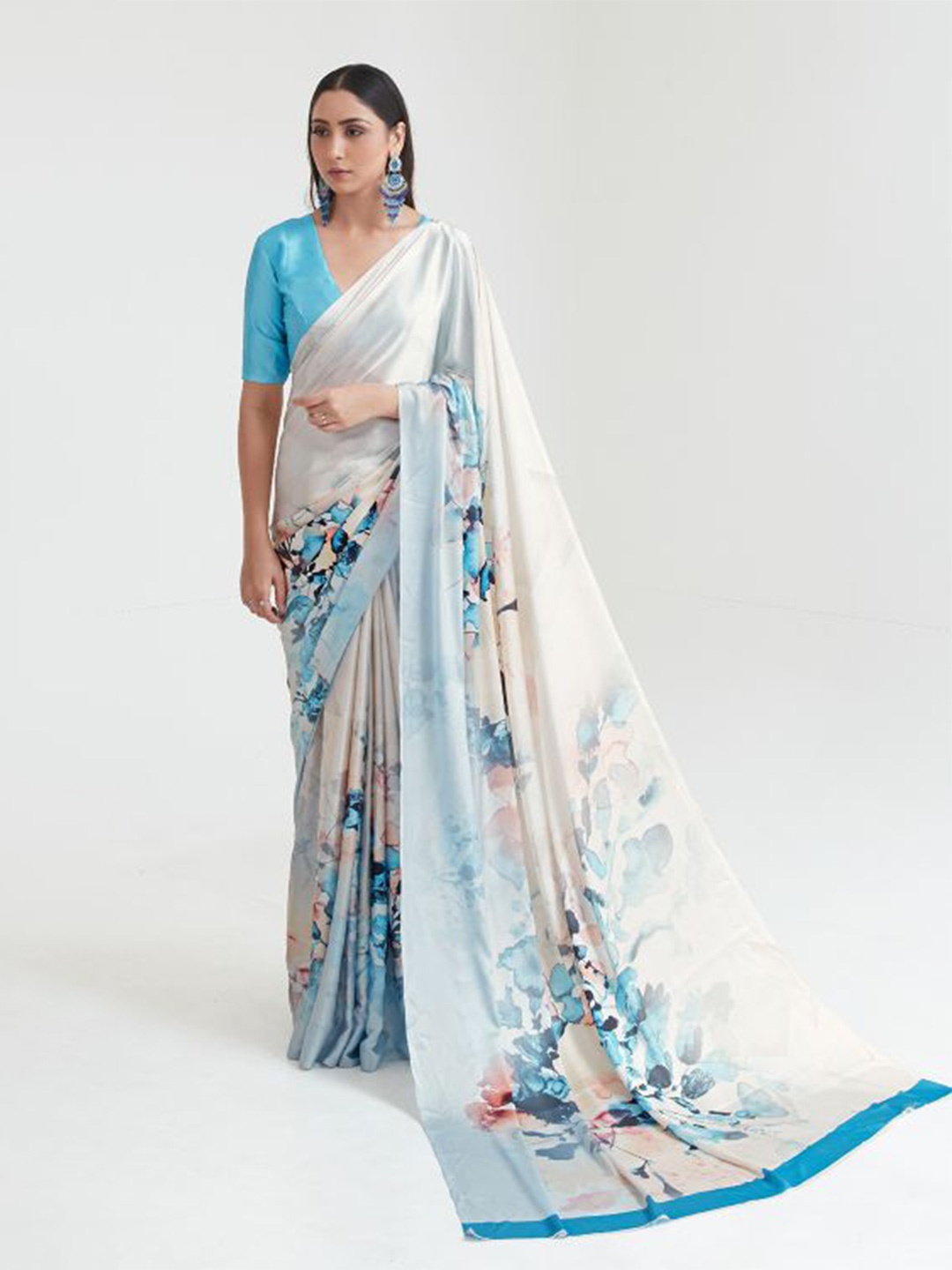 

DEVATITHI Floral Printed Borderd Saree, Blue