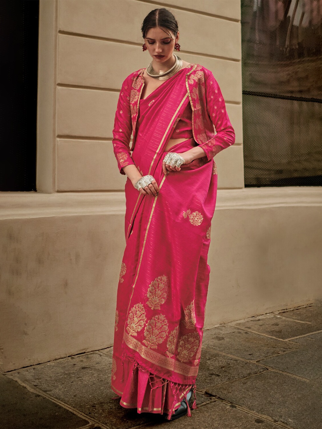 

DEVATITHI Ethnic Motifs Woven Design Zari Saree, Pink