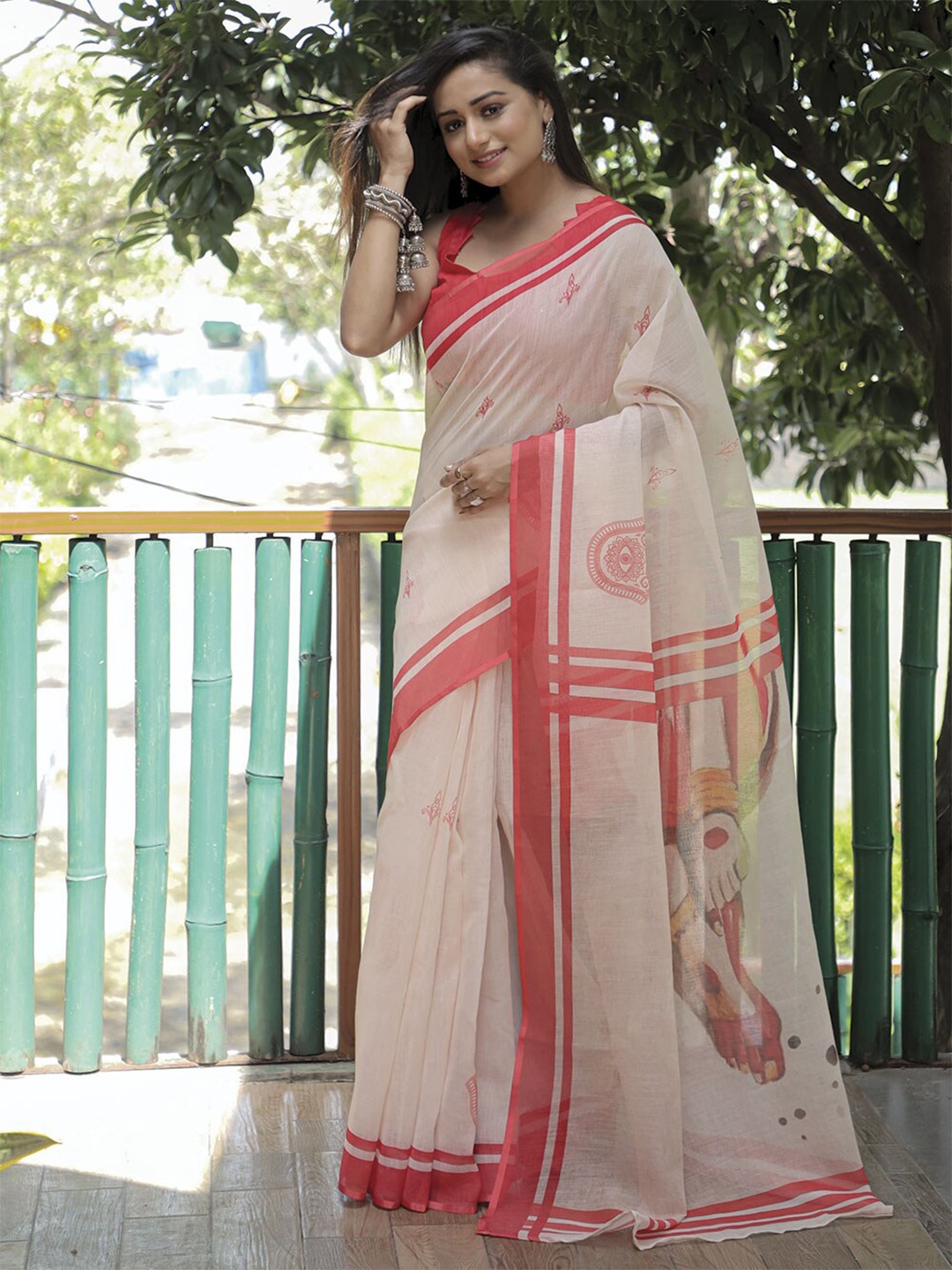 

Kalista Ethnic Motifs Printed Saree, White