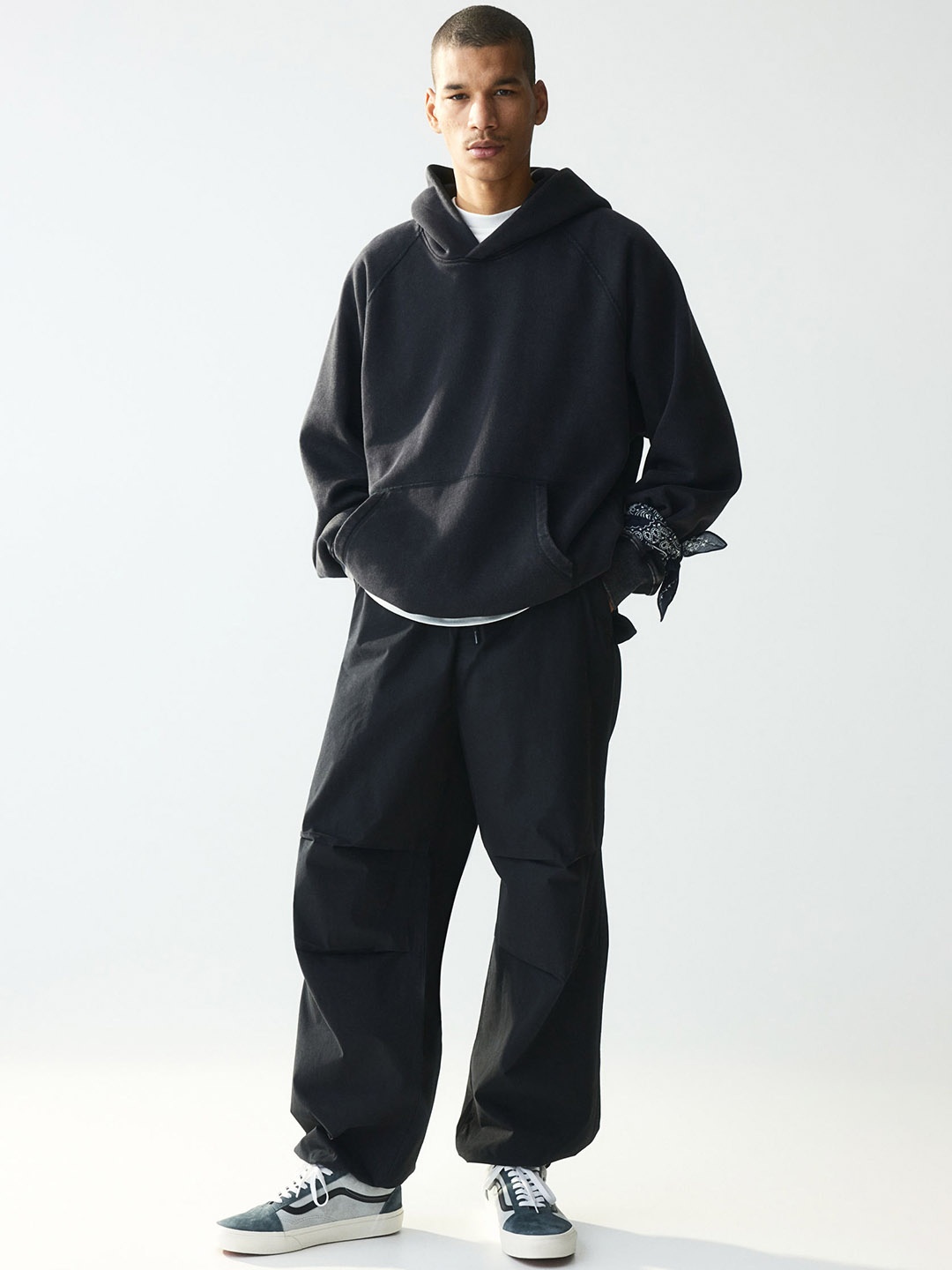 

H&M Men Cotton Loose Fit Parachute Trousers, Black