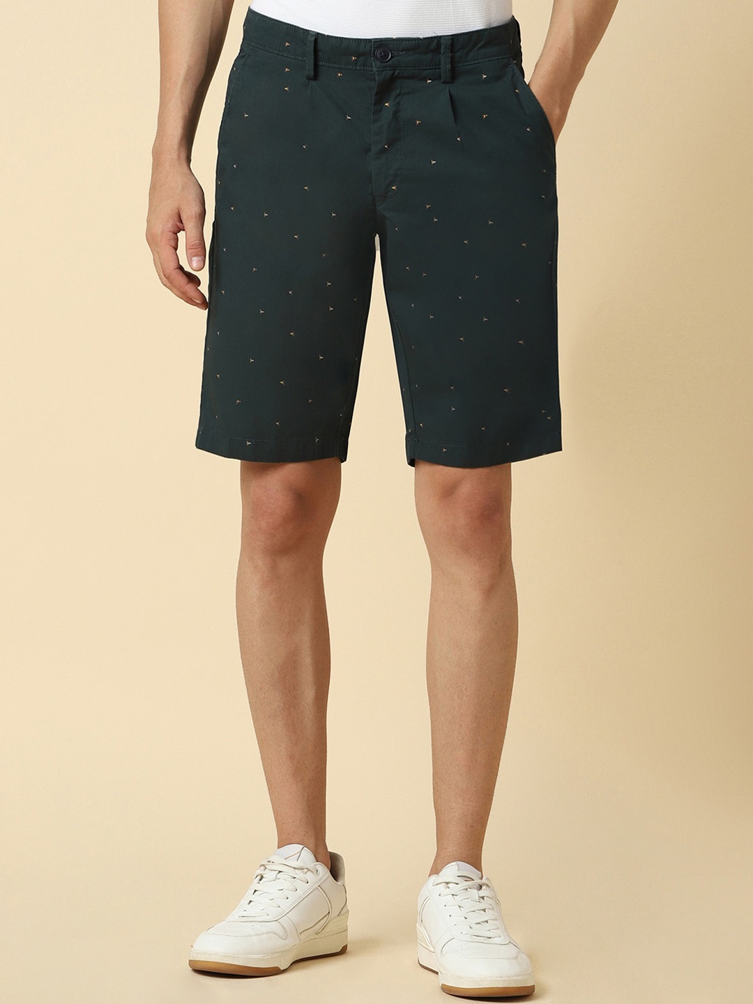

Allen Solly Men Slim Fit Mid-Rise Geometric Printed Pure Cotton Shorts, Green