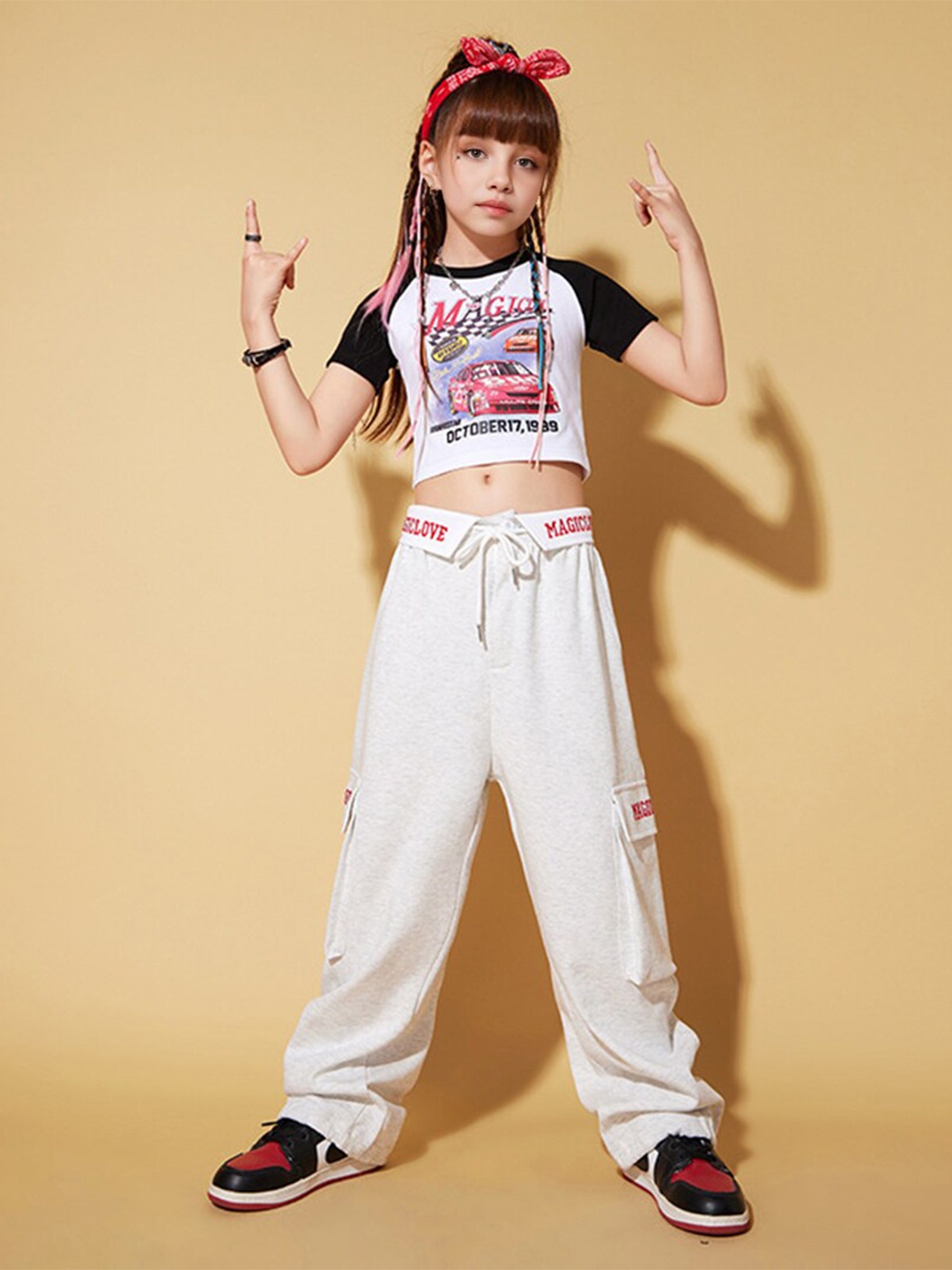 

INCLUD Girls Printed T-shirt with Cargo Trousers, White