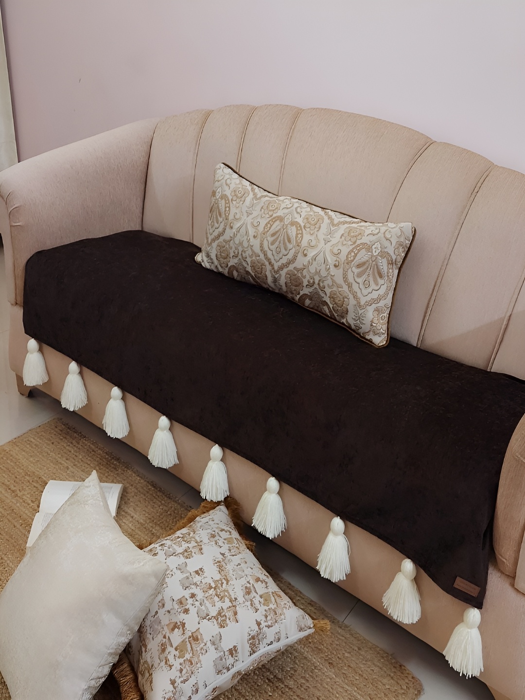 

THROWPILLOW Brown & Off White Anti Slip Tassels Sofa Cover