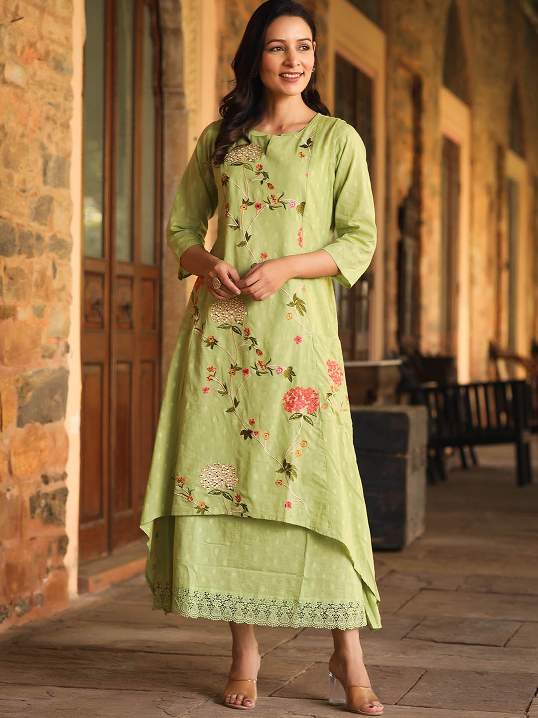 

AMIRAS INDIAN ETHNIC WEAR Floral Printed High Low Thread Work A-Line Kurta, Green