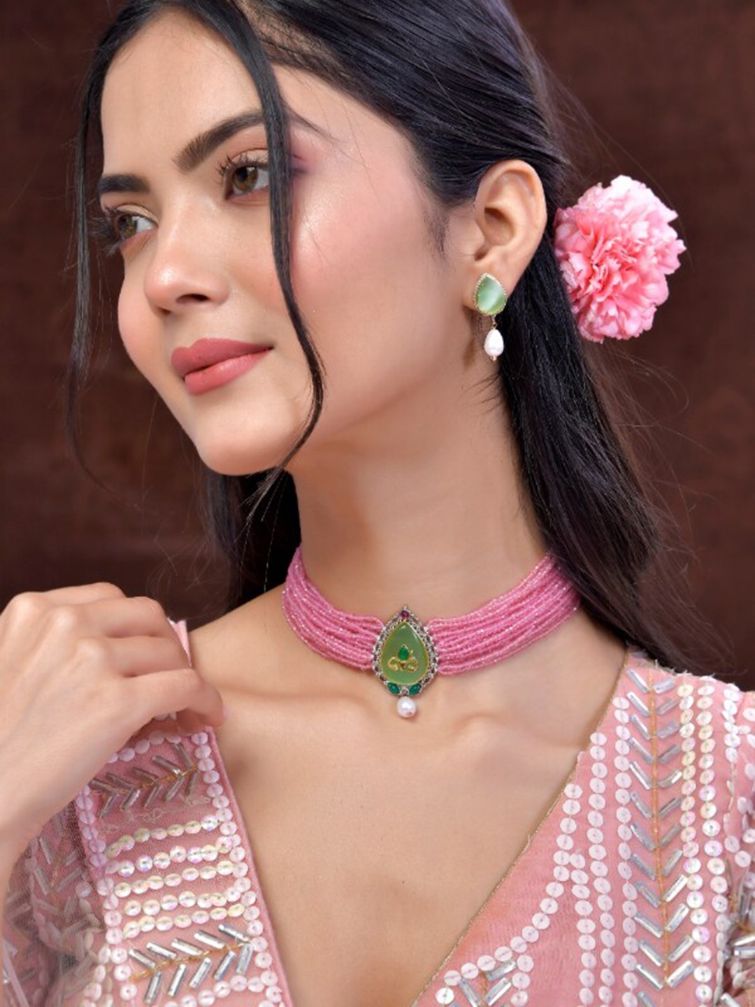 

DASTOOR Gold Plated Kundan Studded & Beaded Jewellery Set