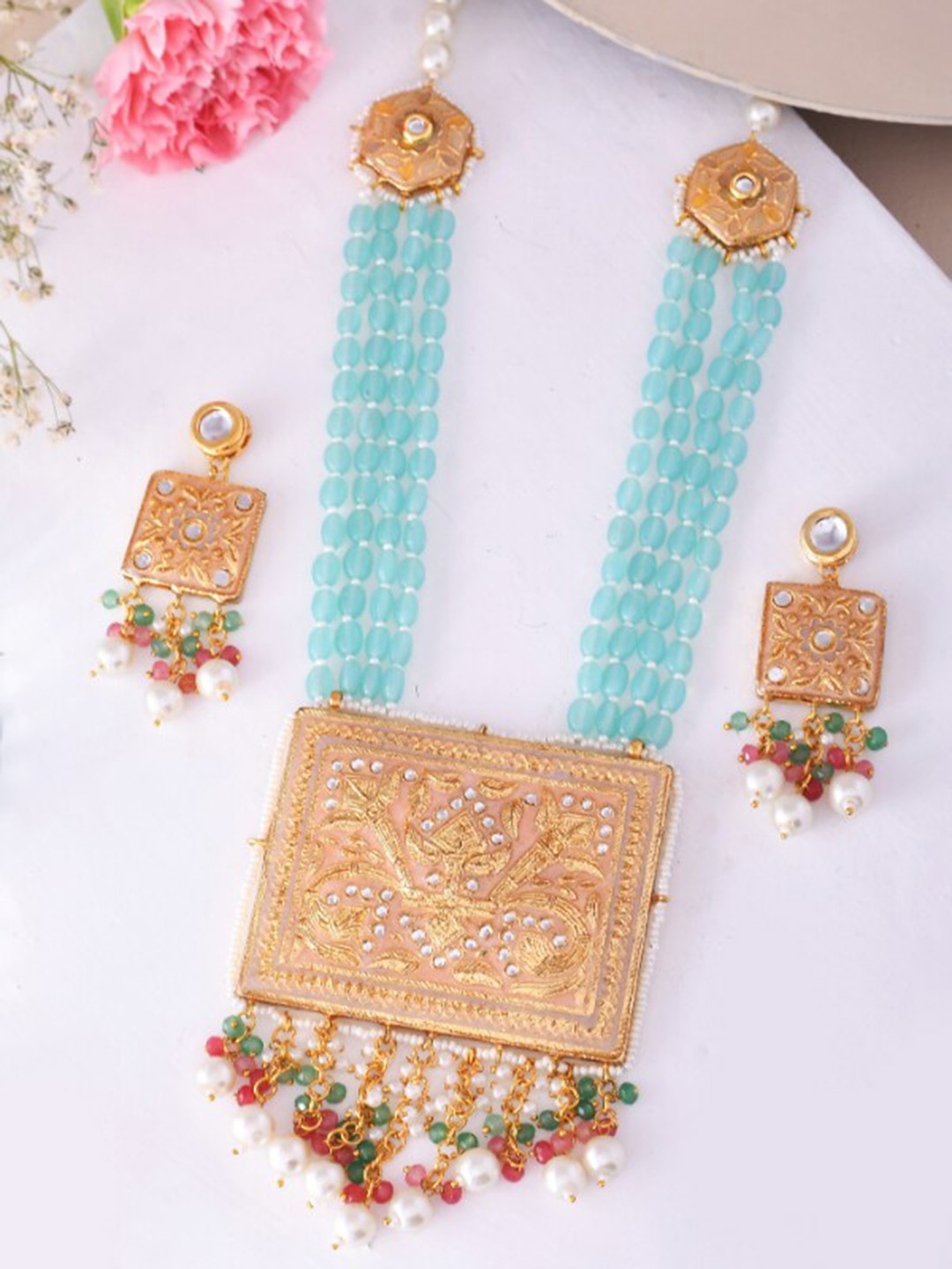 

DASTOOR Gold-Plated Kundan-Studded & Beaded Jewellery Set