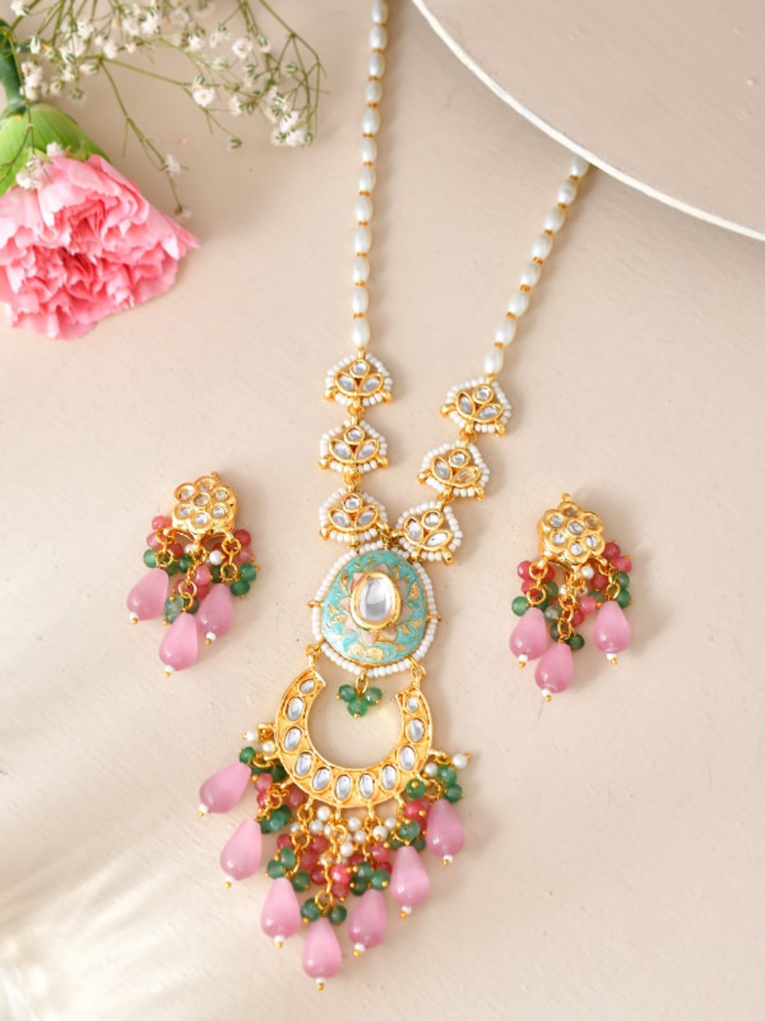 

DASTOOR Gold Plated Kundan Studded & Beaded Jewellery Set