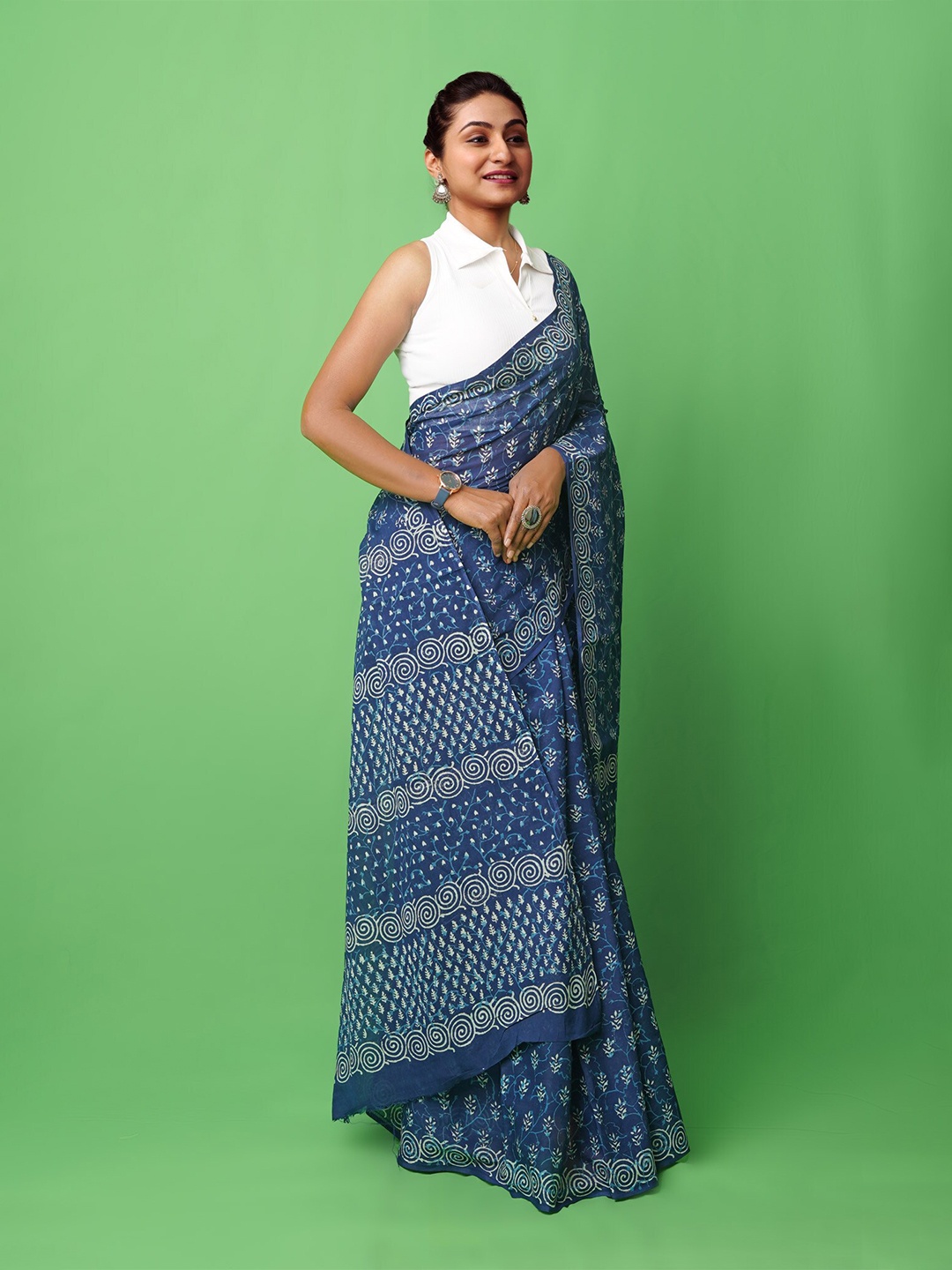 

Unnati Silks Floral Pure Cotton Block Print Saree, Navy blue