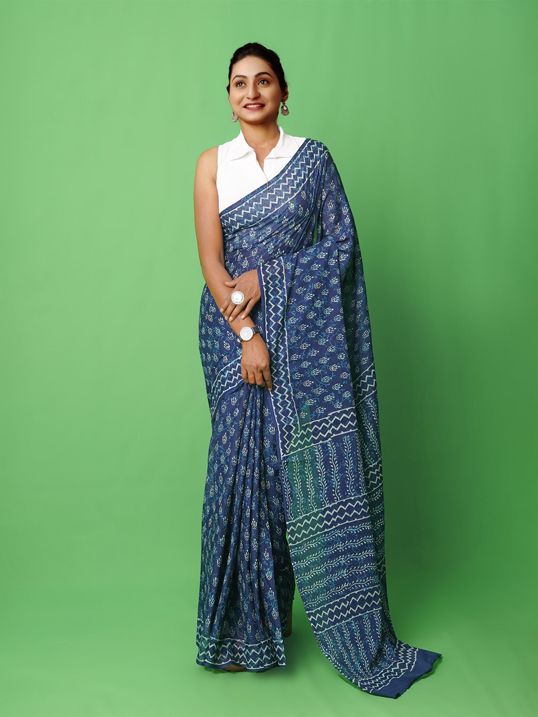 

Unnati Silks Floral Pure Cotton Block Print Saree, Navy blue