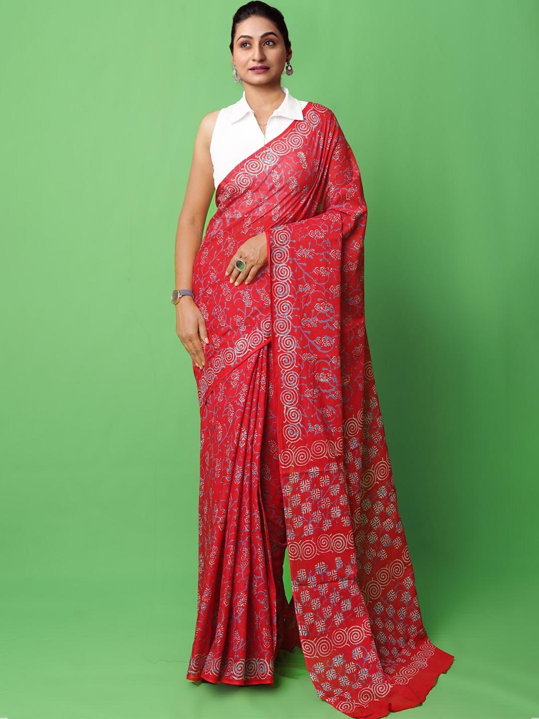 

Unnati Silks Floral Pure Cotton Block Print Saree, Red