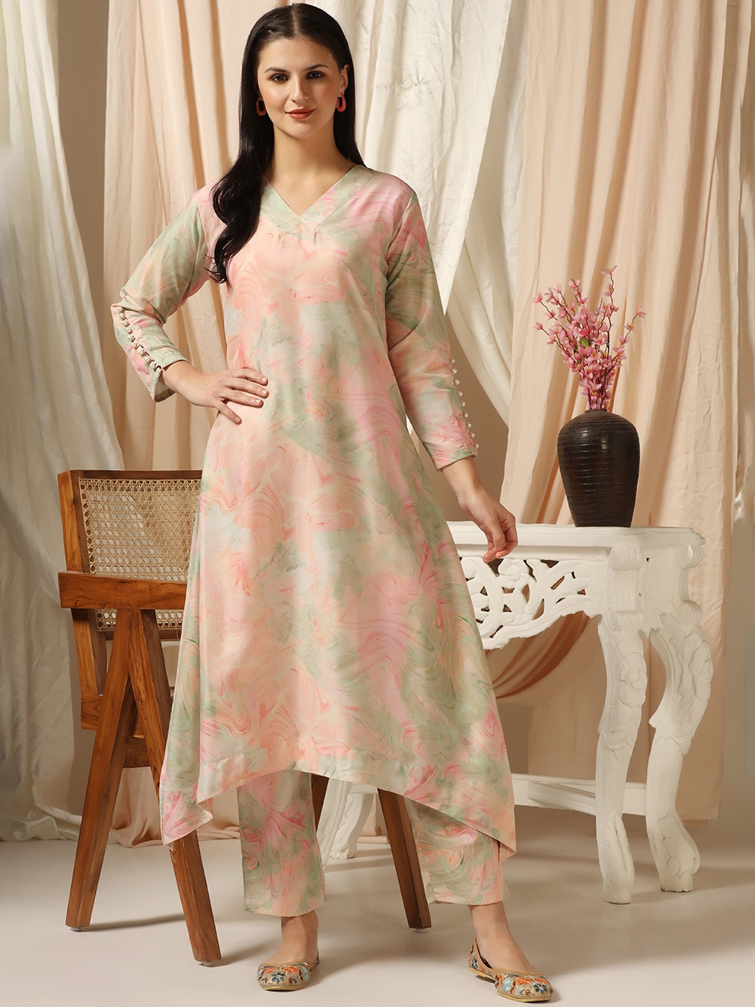 

SHADES OF FAASHION Floral Printed V-Neck Round Neck Long Sleeves Pure Cotton Kurta with Trousers, Peach