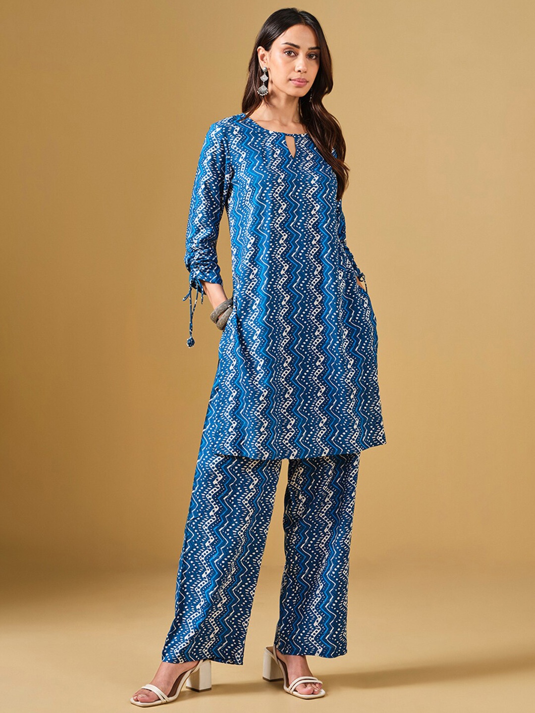 

Global Desi Women Ethnic Motifs Printed Straight Kurta with Palazzos, Blue