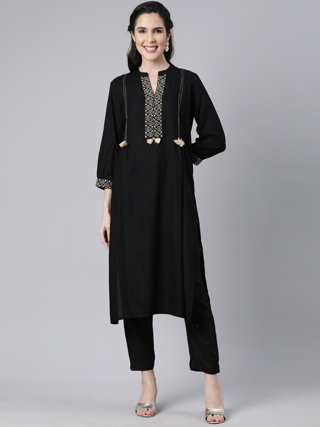 

Neerus Floral Yoke Design Regular Thread Work Kurta & Trousers, Black