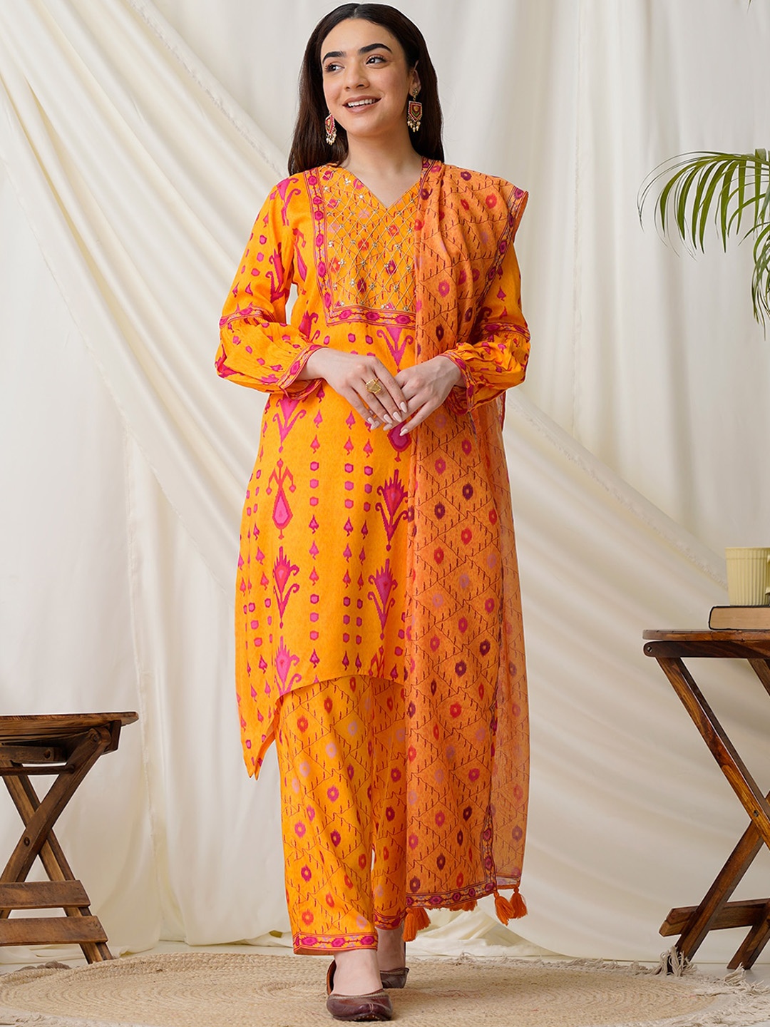 

Rustorange Ethnic Motifs Printed V-Neck Kurta with Salwar & With Dupatta, Rose