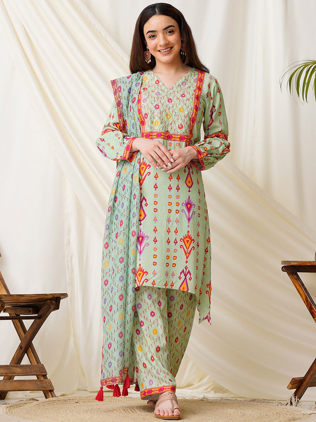 

Rustorange Printed Regular Kurta with Trouser & With Dupatta, Green