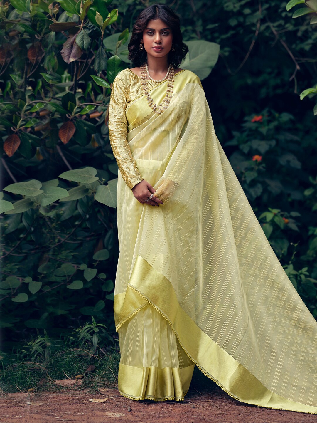 

Stylee LIFESTYLE Woven Design Zari Organza Saree, Green