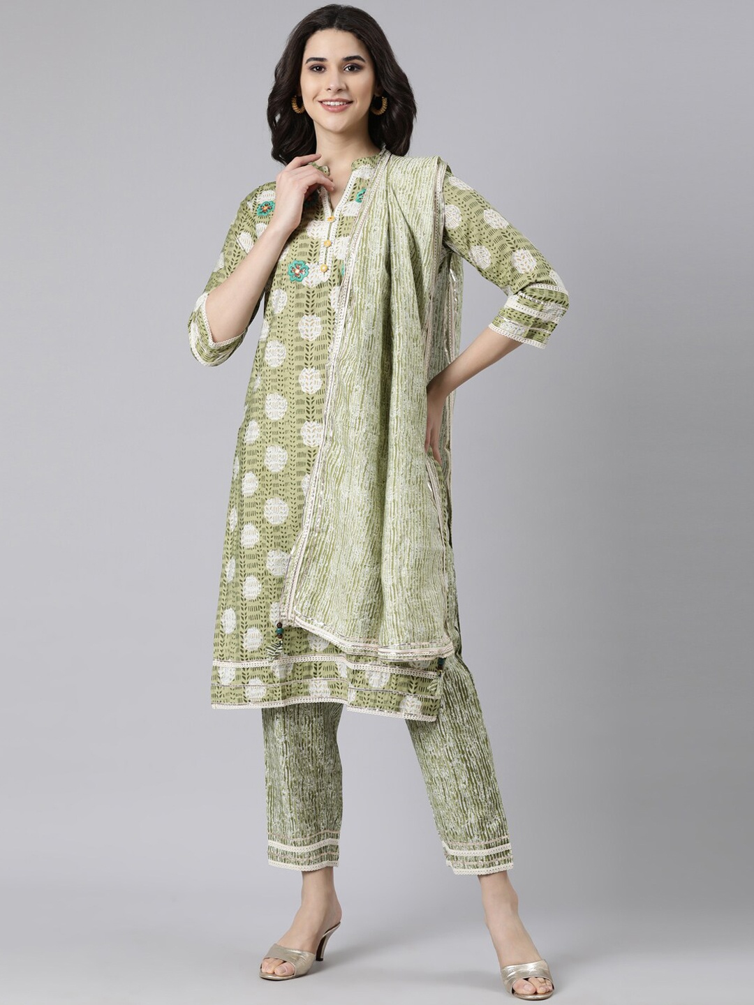 

Neerus Ethnic Motifs Printed Regular Thread Work Kurta with Trousers & With Dupatta, Green