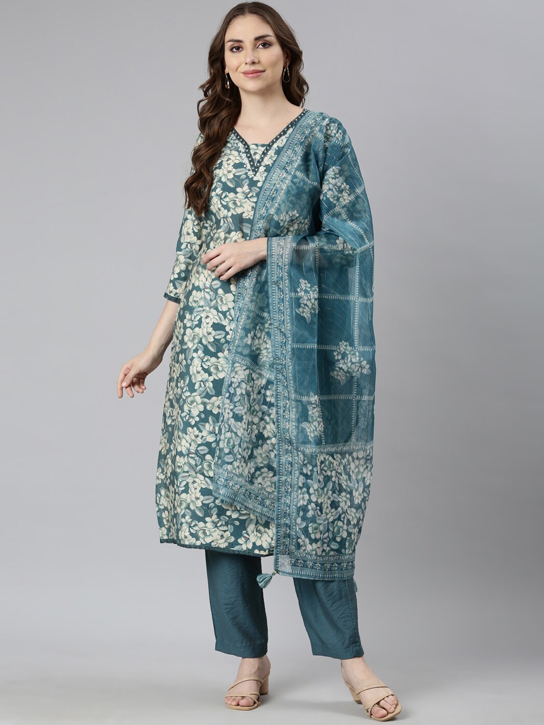 

Neerus Floral Printed Regular Raw Silk Kurta with Trousers & With Dupatta, Green