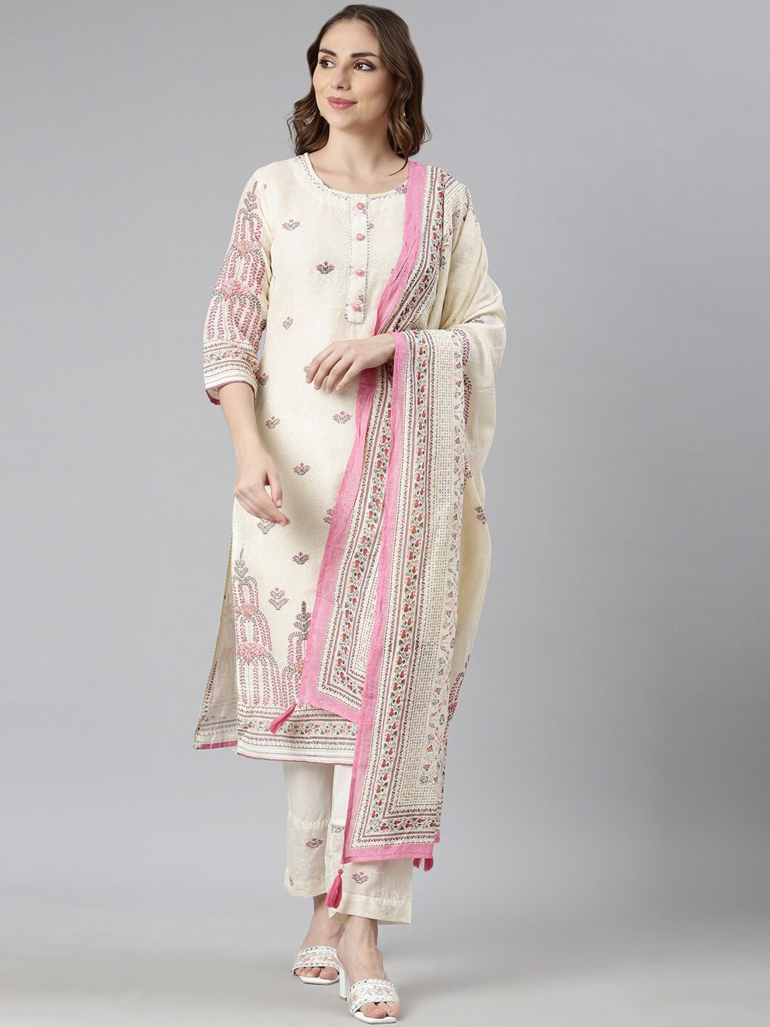 

Neerus Floral Printed Regular Kurta with Trousers & Dupatta, Cream