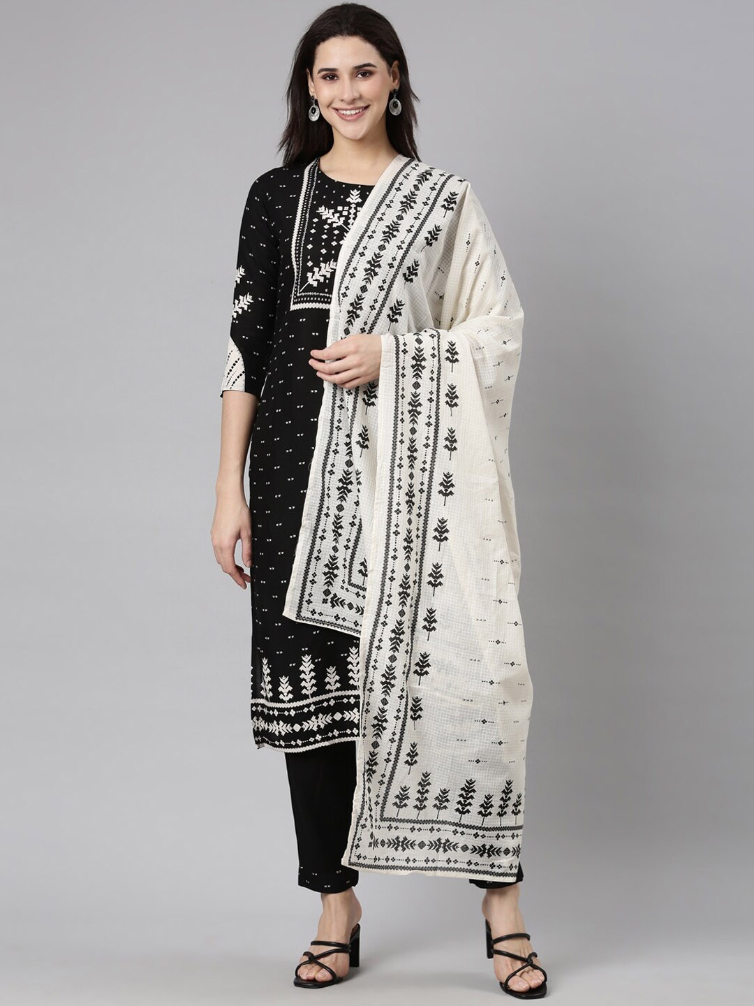 

Neerus Ethnic Motifs Yoke Design Thread Work Kurta & Trousers With Dupatta, Black