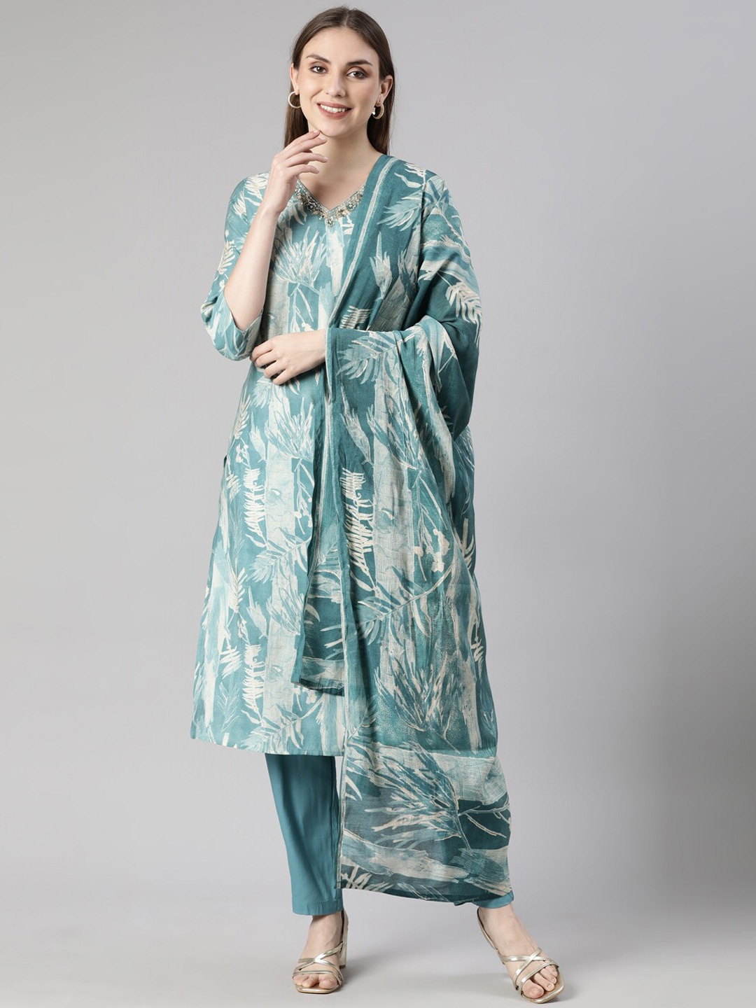 

Neerus Floral Regular Sequinned Kurta with Trousers & Dupatta, Blue