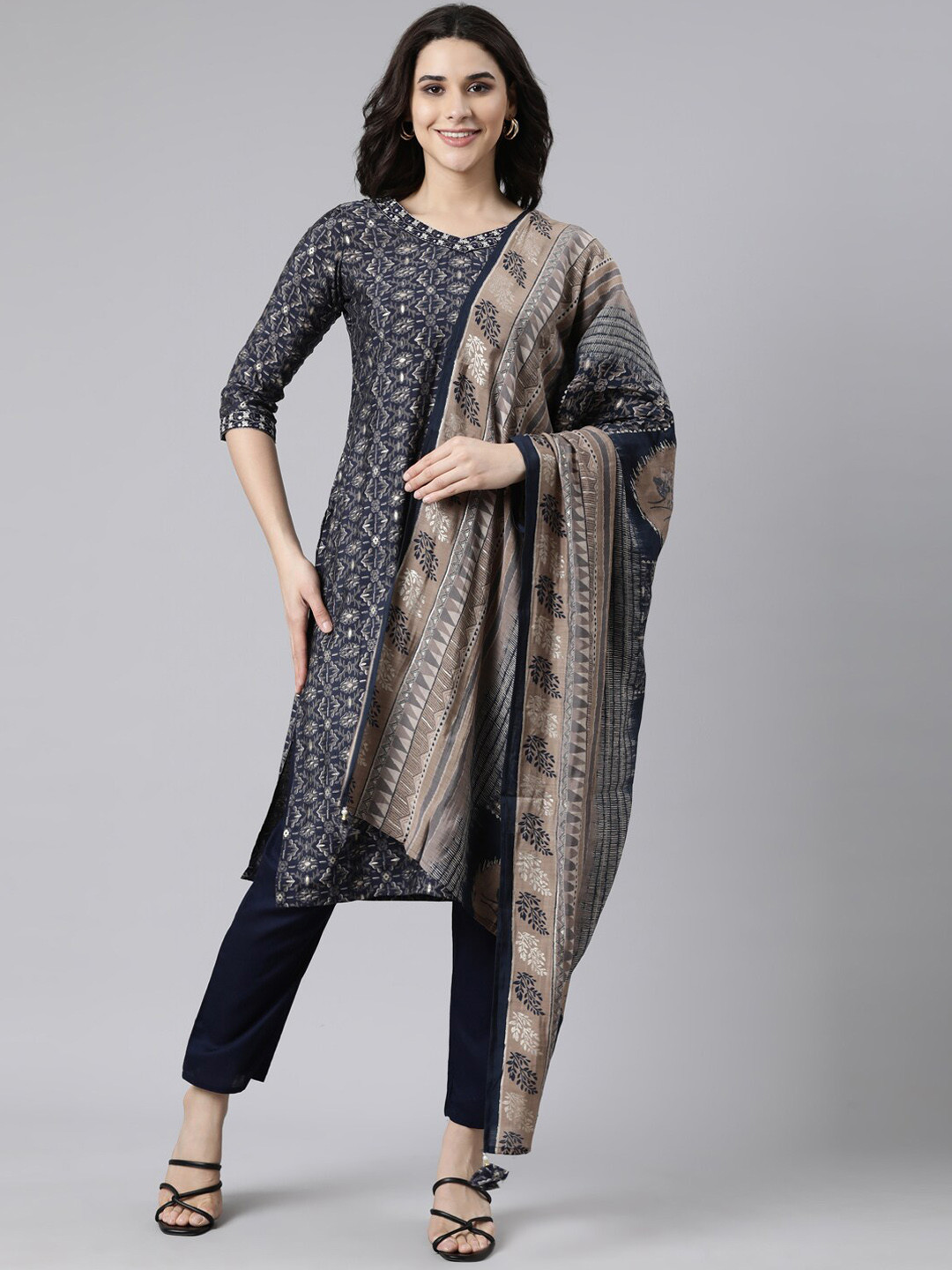 

Neerus Floral Printed Regular Thread Work Kurta with Trousers & With Dupatta, Navy blue
