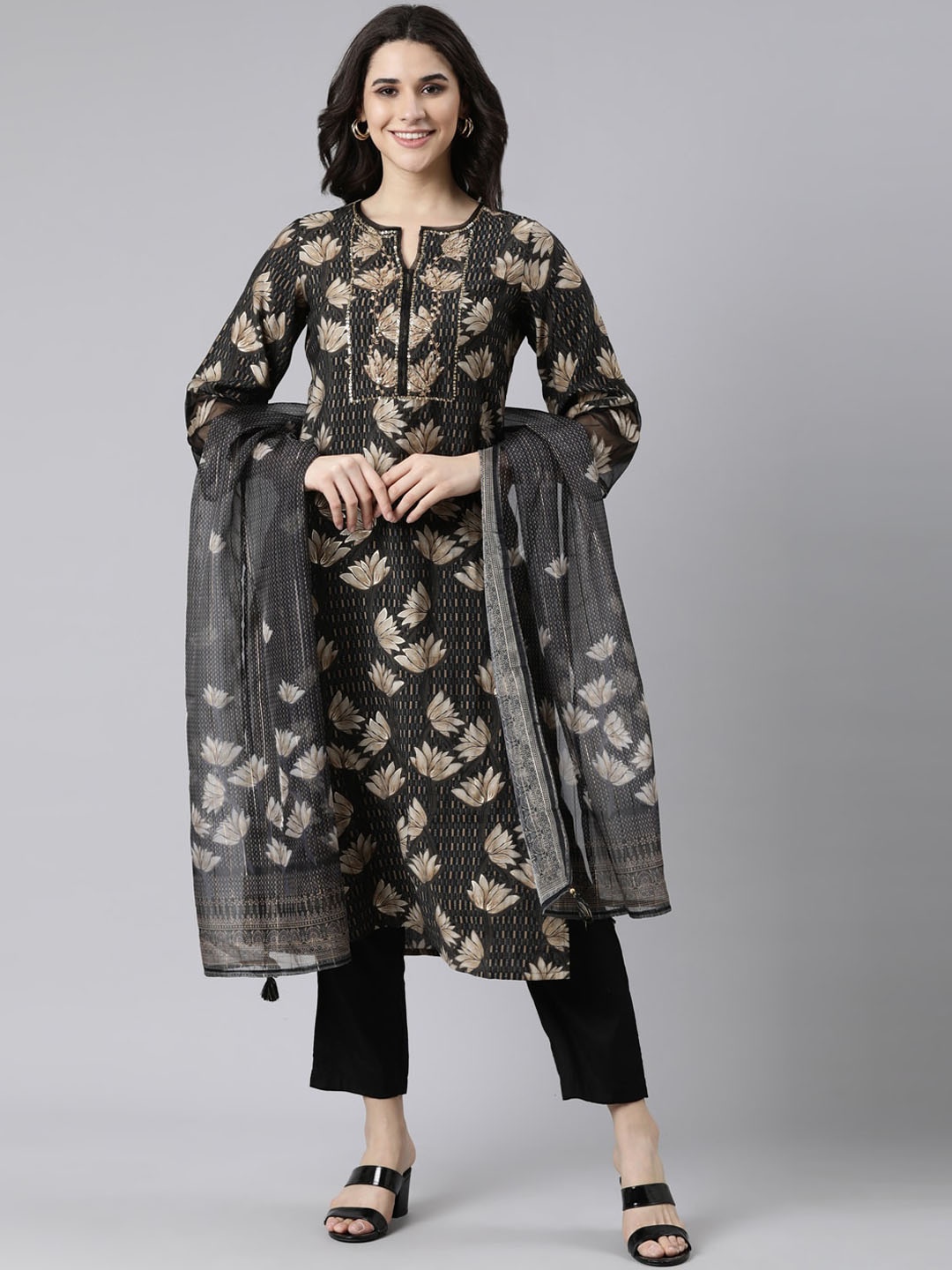 

Neerus Floral Printed Regular Sequinned Straight Kurta With Trousers & Dupatta, Black