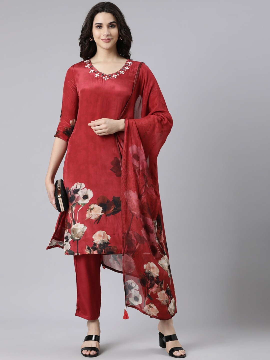 

Neerus Floral Printed Thread Work Silk Crepe Kurta with Trousers & With Dupatta, Maroon