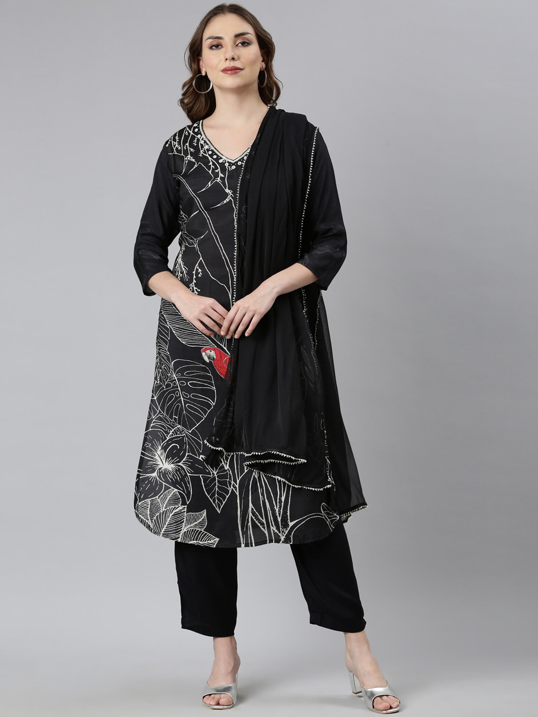 

Neerus Floral Printed Regular Kurta with Trousers & With Dupatta, Black