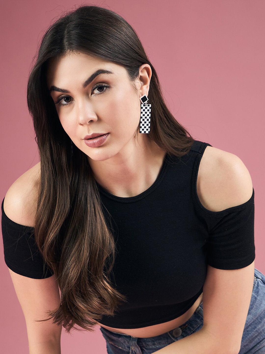 

DressBerry Black Round Neck Cold Shoulder Sleeves Crop Top