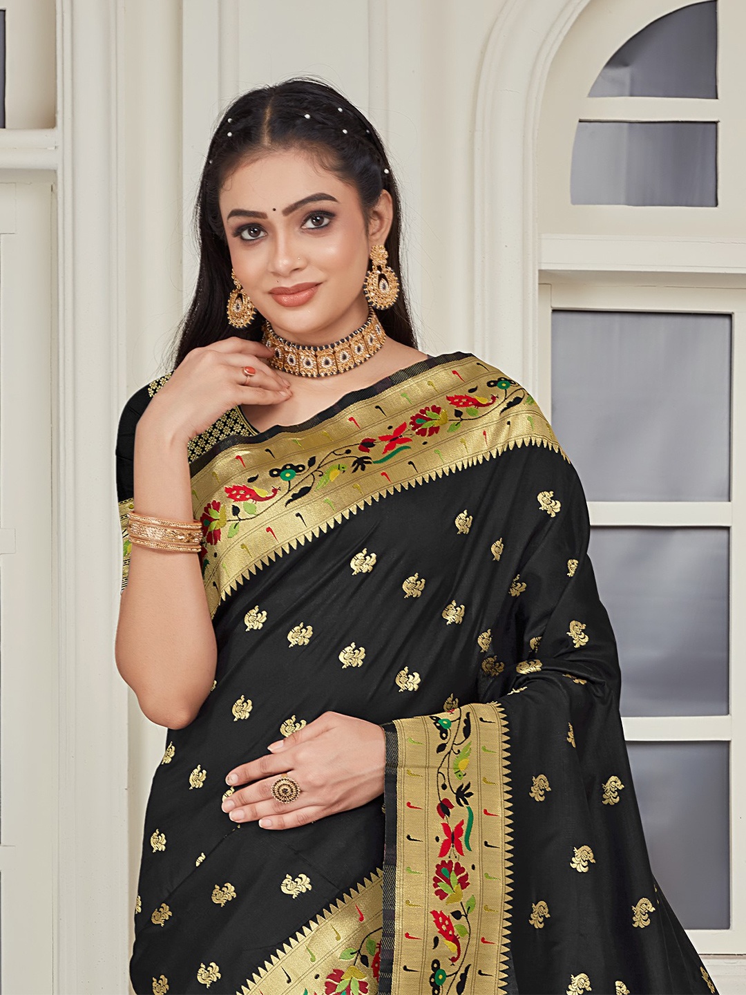 

Pionex Ethnic Woven Design Zari Pure Silk Paithani Saree, Black