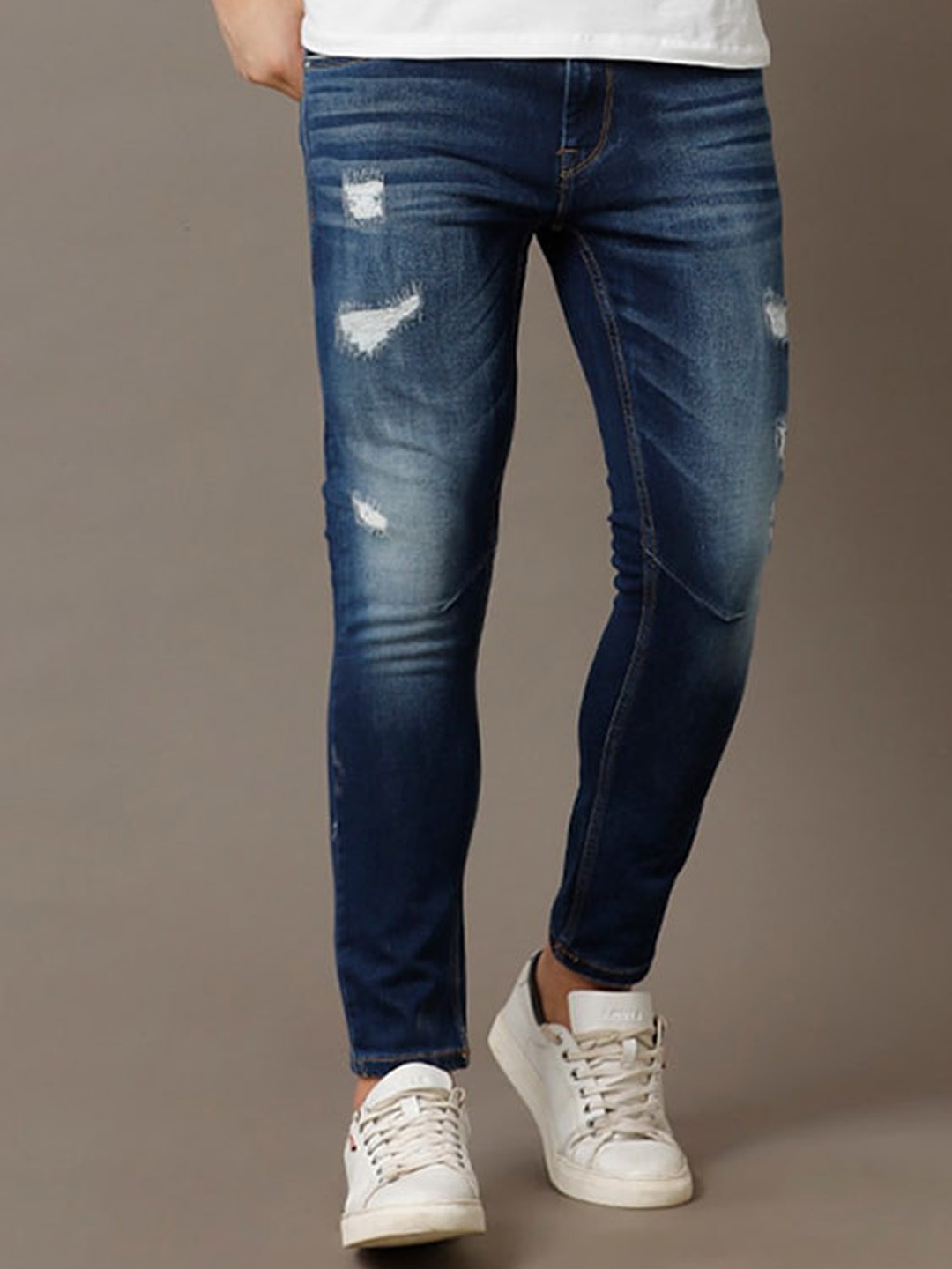 

Voi Jeans Men Comfort Mildly Distressed Stretchable Jeans, Blue