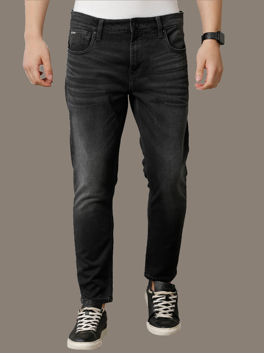 

Voi Jeans Men Comfort Skinny Fit Light Fade Stretchable Jeans, Black