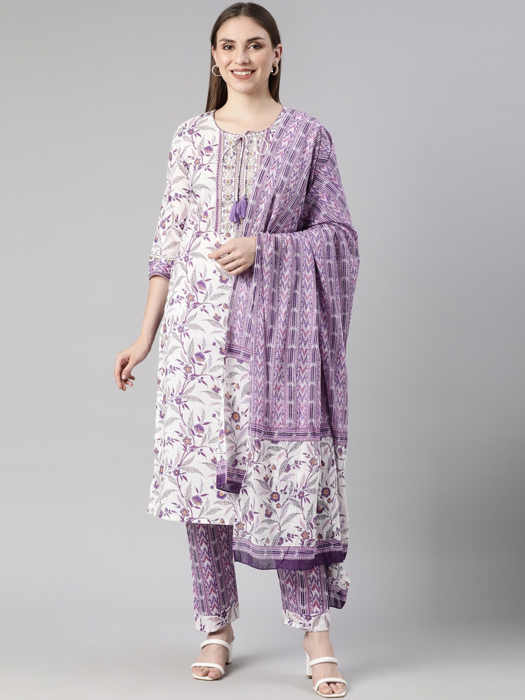 

Neerus Floral Printed Regular Kurta with Trousers & Dupatta, Lavender