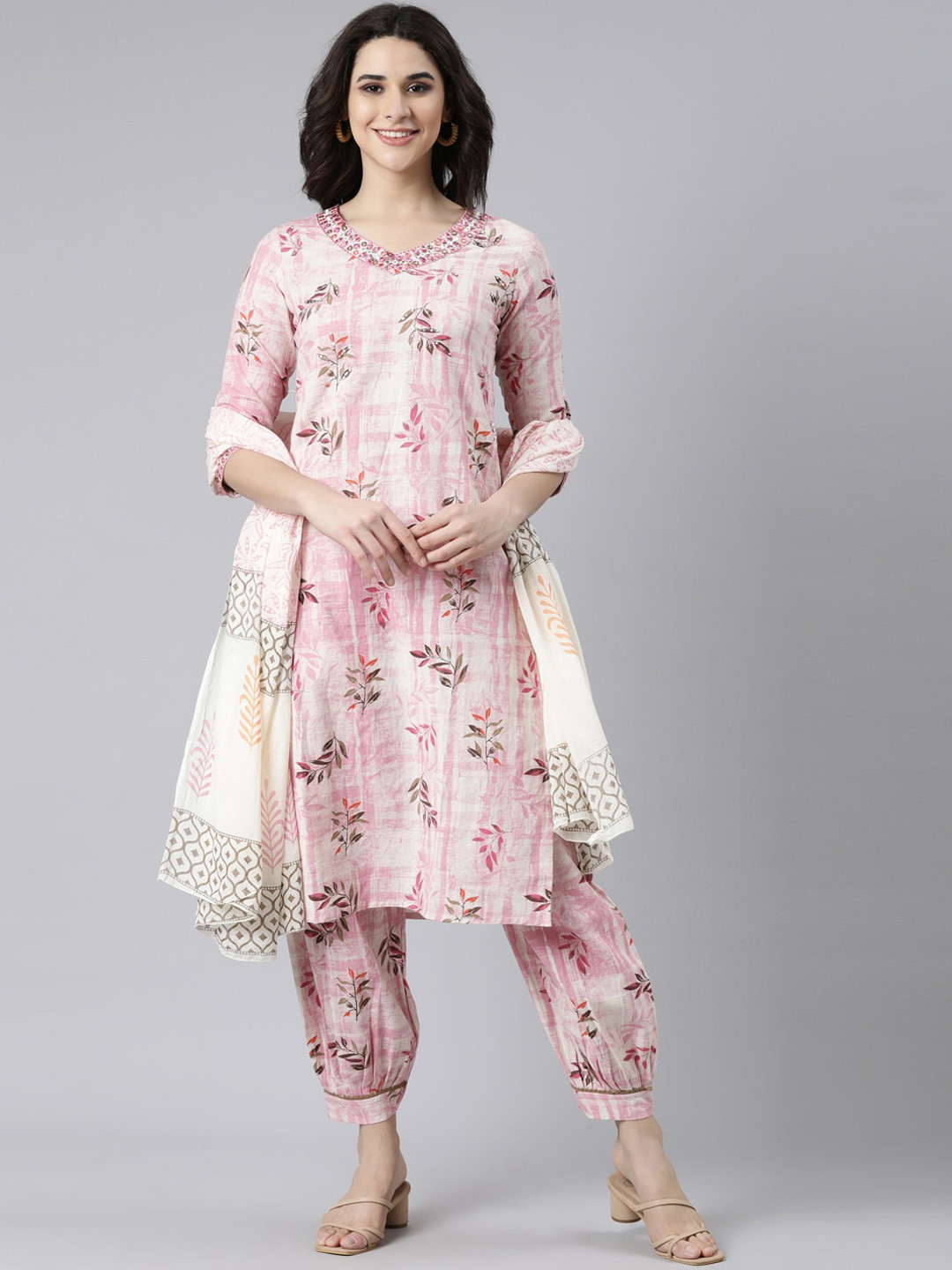 

Neerus Floral Printed Regular Sequinned Linen Kurta With Salwar & Dupatta, Pink