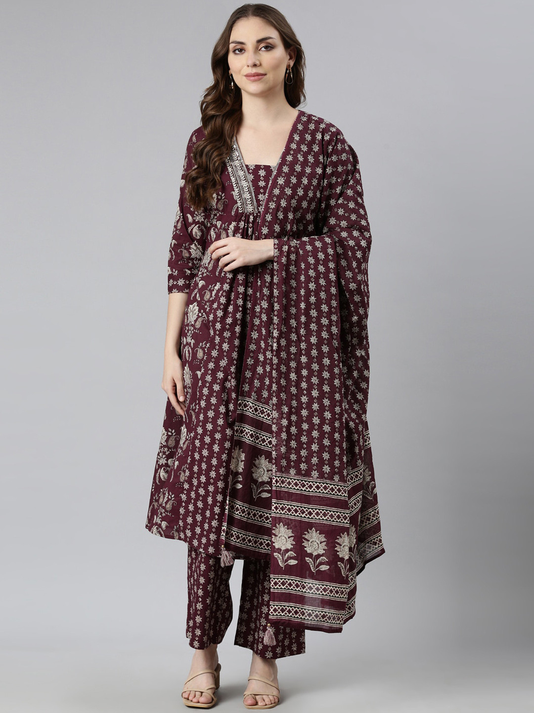 

Neerus Floral Printed Empire Thread Work Kurta with Trousers & With Dupatta, Burgundy
