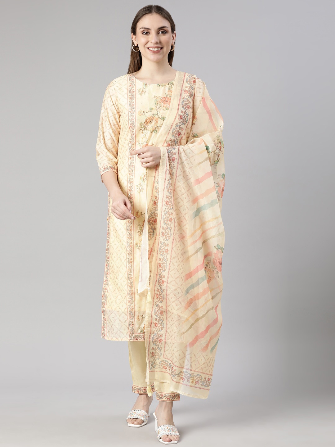 

Neerus Floral Printed Regular Kurta with Trousers & Dupatta, Yellow