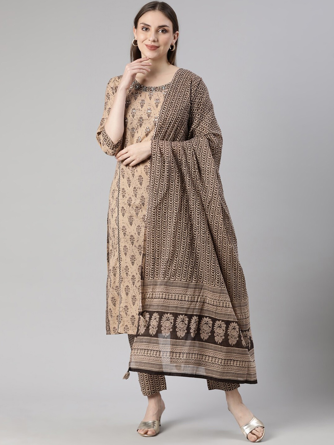 

Neerus Floral Regular Kurta with Trousers & Dupatta, Black