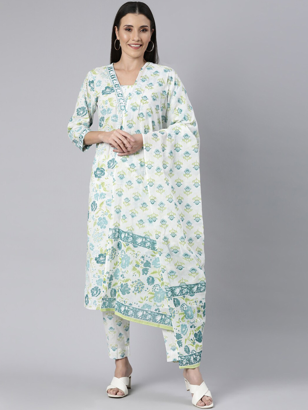 

Neerus Floral Printed Thread Work Kurta with Trousers & With Dupatta, Green