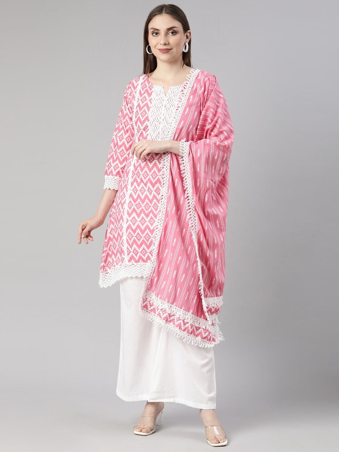 

Neerus Printed Regular Kurta With Palazzos & Dupatta, Pink