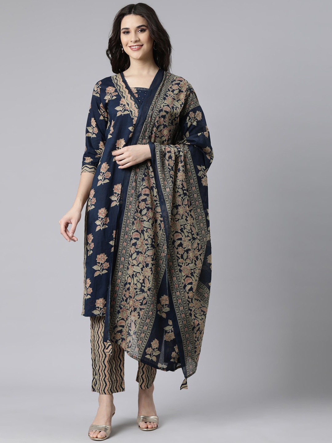 

Neerus Floral Printed Regular Kurta With Palazzos & Dupatta, Navy blue