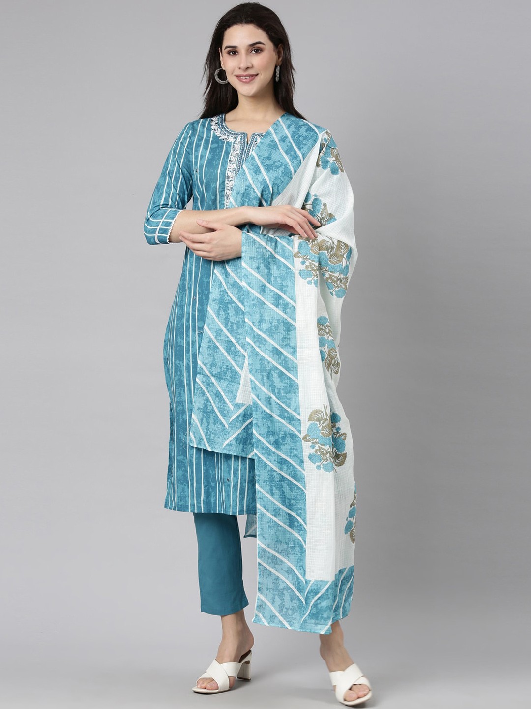 

Neerus Printed Regular Kurta With Palazzos & Dupatta, Blue